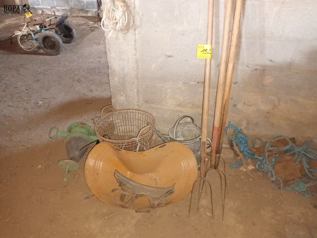 Lot 152 - landbouw gereedschap. 8 stuks - afbeelding 1 van  4