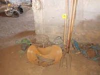 Lot 152 - landbouw gereedschap. 8 stuks - afbeelding 1 van  4