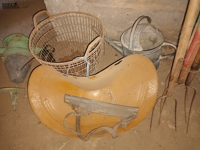 Lot 152 - landbouw gereedschap. 8 stuks - afbeelding 3 van  4