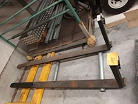 Lot 152 - lange lepels voor heftruck
