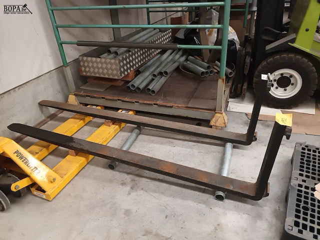 Lot 152 - lange lepels voor heftruck - afbeelding 2 van  3