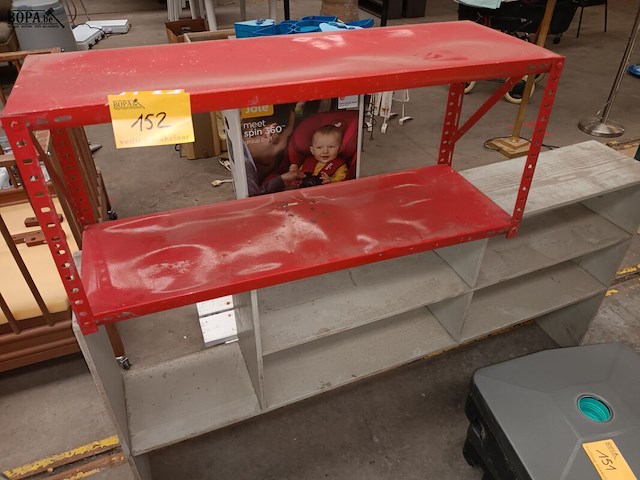 Lot 152 - rekken en bankje - afbeelding 1 van  3