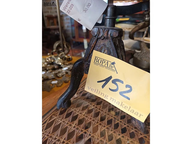 Lot 152 - roze wereldbol - afbeelding 3 van  4