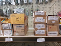 Lot 152 - schroeven en revetten. 210 stuks - afbeelding 7 van  8