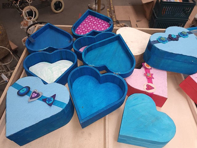 Lot 153 - dienbladen en doosjes - afbeelding 3 van  3