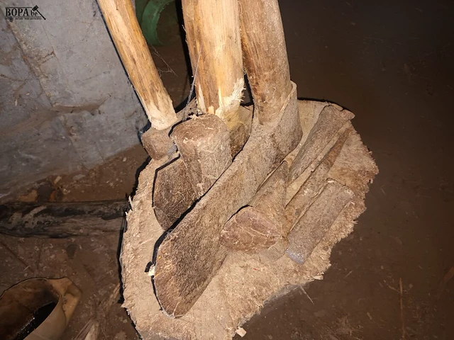 Lot 153 - kapblok, klievers en bijlen. 8 stuks - afbeelding 3 van  3