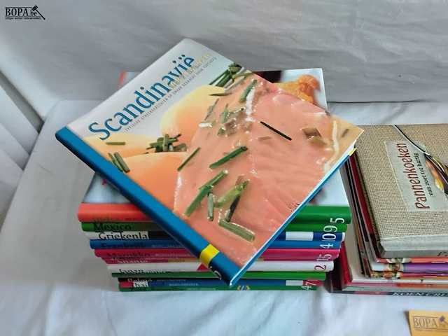 Lot 153 - lot kookboeken, wereldkeuken en andere - afbeelding 3 van  4
