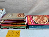 Lot 153 - lot kookboeken, wereldkeuken en andere - afbeelding 4 van  4