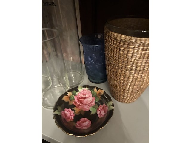 Lot 153 - lot vazen en potjes, 6 stuks - afbeelding 2 van  3