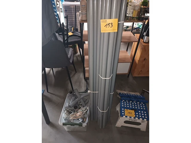 Lot 153 - metalen paviljoen buizen - afbeelding 1 van  3