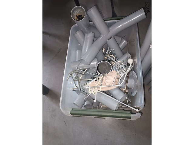 Lot 153 - metalen paviljoen buizen - afbeelding 3 van  3