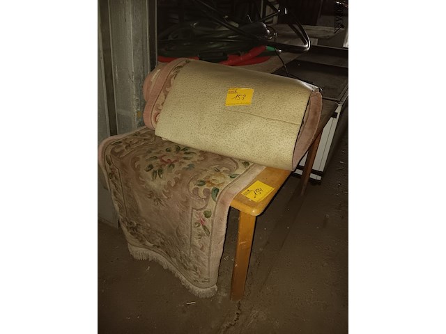 Lot 153 - traptapijt - afbeelding 1 van  2