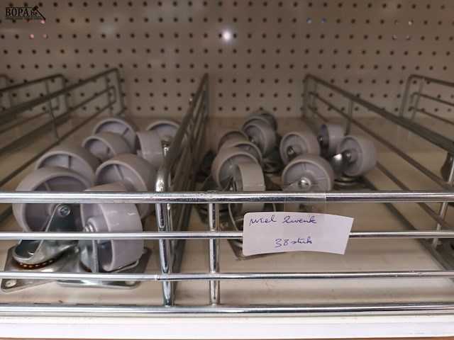 Lot 153 - wielen. 65 stuks - afbeelding 2 van  6