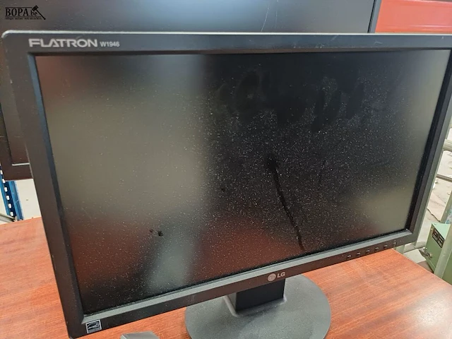 Lot 154 - computerscherm. 3 stuks en dell soundbar (h) - afbeelding 3 van  9