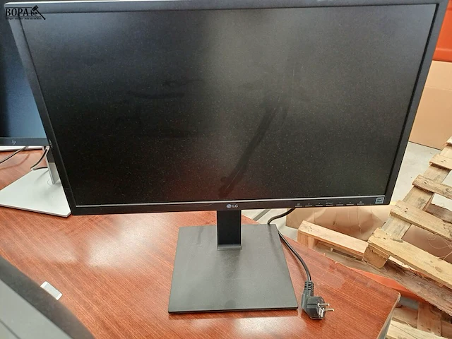 Lot 154 - computerscherm. 3 stuks en dell soundbar (h) - afbeelding 4 van  9