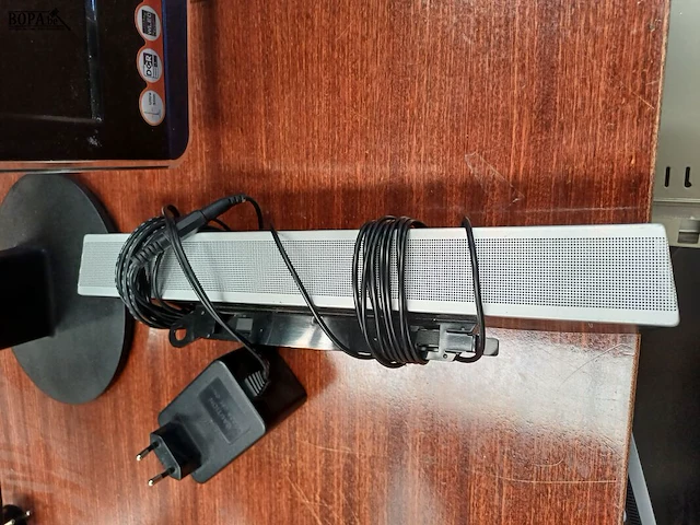 Lot 154 - computerscherm. 3 stuks en dell soundbar (h) - afbeelding 8 van  9