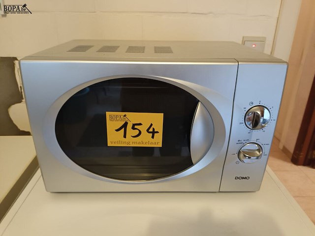 Lot 154 - microgolfoven domo - afbeelding 1 van  3