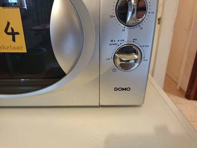 Lot 154 - microgolfoven domo - afbeelding 2 van  3