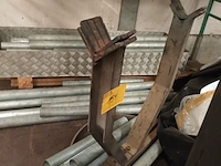Lot 154 - onderdelen voor stapelrekken