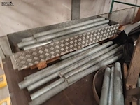 Lot 154 - onderdelen voor stapelrekken - afbeelding 2 van  3