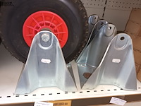 Lot 154 - wielen en banden voor kruiwagen. 16 stuks - afbeelding 4 van  6