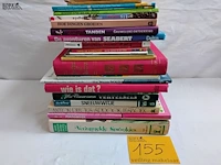 Lot 155 - lot kinderboeken, stapel - afbeelding 2 van  2