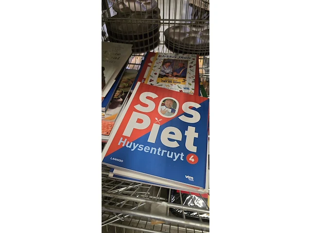 Lot 155 - lot kookboeken, sos piet, en de gouden raad van tante kaat - afbeelding 2 van  3