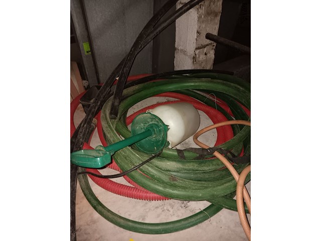 Lot 155 - waterslangen en wachtbuis - afbeelding 2 van  3