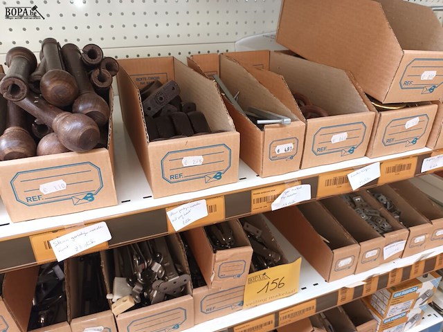 Lot 156 - bevestigingsmateriaal voor gordijnen - afbeelding 3 van  10