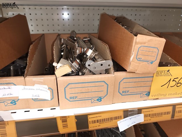 Lot 156 - bevestigingsmateriaal voor gordijnen - afbeelding 4 van  10