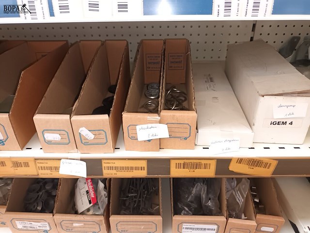 Lot 156 - bevestigingsmateriaal voor gordijnen - afbeelding 6 van  10