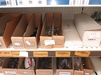 Lot 156 - bevestigingsmateriaal voor gordijnen - afbeelding 6 van  10