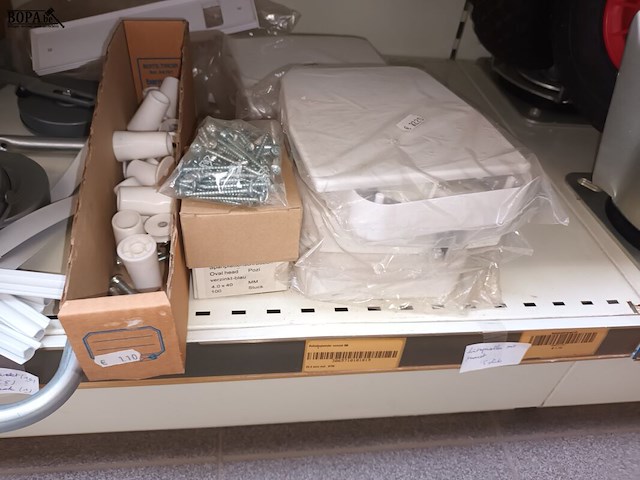 Lot 156 - bevestigingsmateriaal voor gordijnen - afbeelding 10 van  10