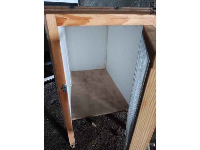 Lot 156 - dierenhok - afbeelding 2 van  2