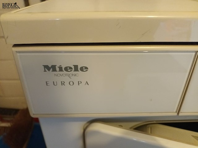 Lot 156 - droogkast miele - afbeelding 2 van  4