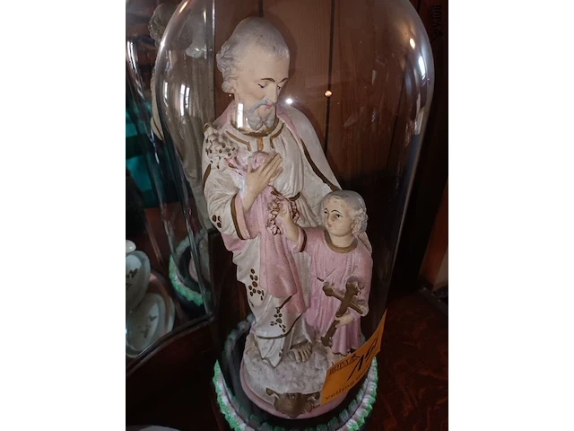 Lot 156 - glazen stolp - afbeelding 2 van  2