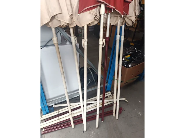Lot 156 - parasols. 7 stuks - afbeelding 2 van  3