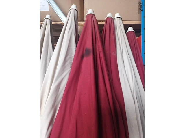 Lot 156 - parasols. 7 stuks - afbeelding 3 van  3