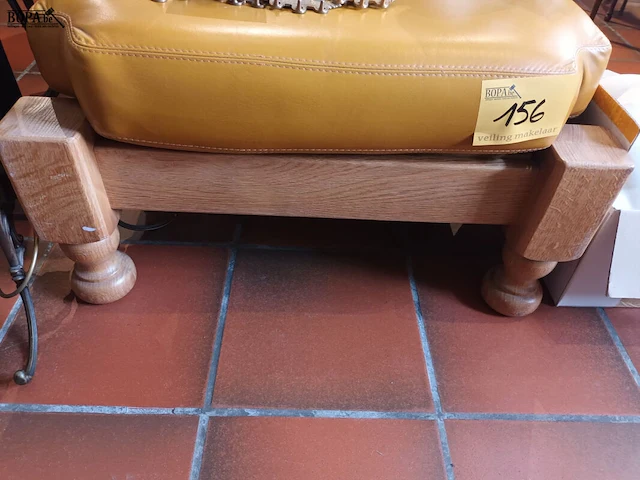 Lot 156 - poef - afbeelding 1 van  3