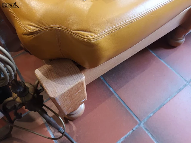 Lot 156 - poef - afbeelding 2 van  3