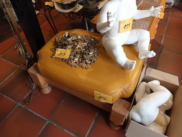 Lot 156 - poef - afbeelding 3 van  3