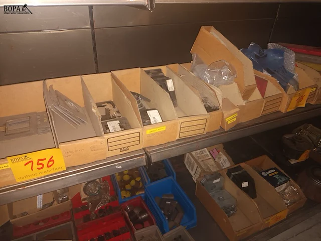 Lot 156 - regelplaten en slijtplaten - afbeelding 1 van  5