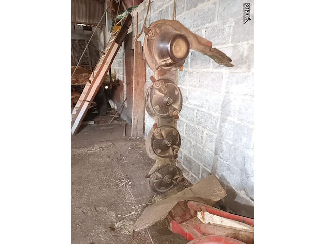 Lot 157 - cirkelmaaier kuhn - afbeelding 4 van  5