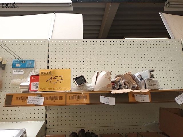 Lot 157 - deurbeslag en kurkentrekkers. 9 stuks - afbeelding 1 van  4