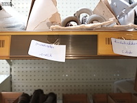 Lot 157 - deurbeslag en kurkentrekkers. 9 stuks - afbeelding 4 van  4