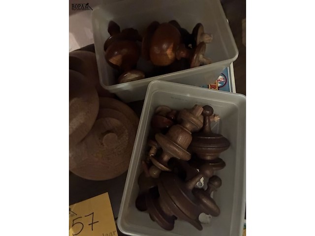 Lot 157 - gedraaide houten blokken/toppen - afbeelding 3 van  4