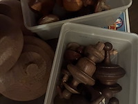 Lot 157 - gedraaide houten blokken/toppen - afbeelding 3 van  4