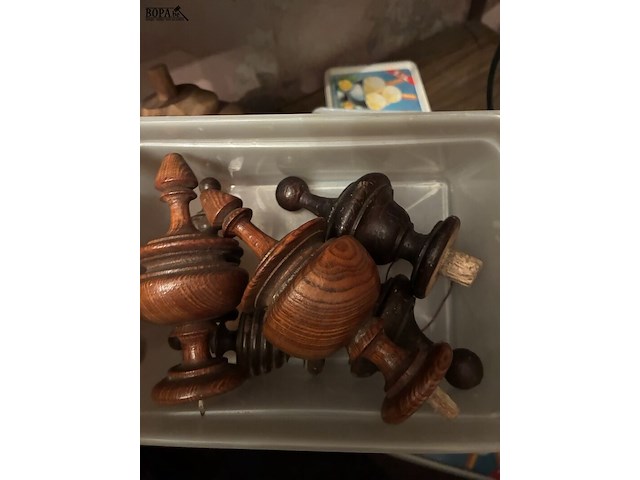 Lot 157 - gedraaide houten blokken/toppen - afbeelding 4 van  4