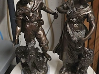 Lot 157 - koppel herder en herderin get f. moreau in kunstbrons - afbeelding 1 van  9