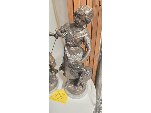 Lot 157 - koppel herder en herderin get f. moreau in kunstbrons - afbeelding 6 van  9